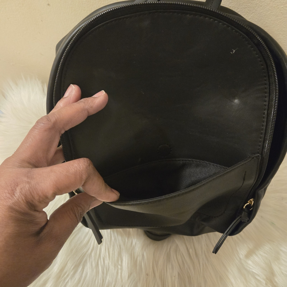 GAP Small Black Backpack with Pockets - Picture 7 of 11